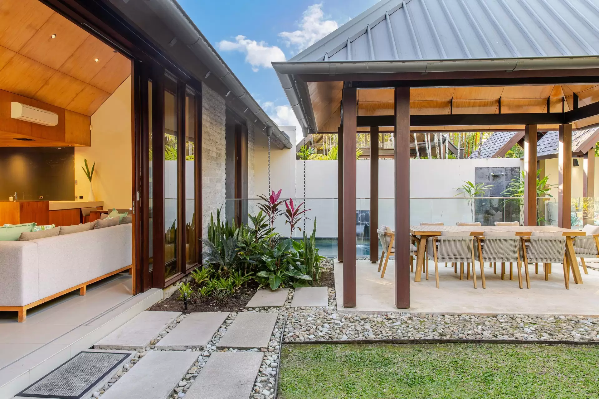1 Bale Drive, Port Douglas For Sale by Queensland Sotheby's International Realty - image 1