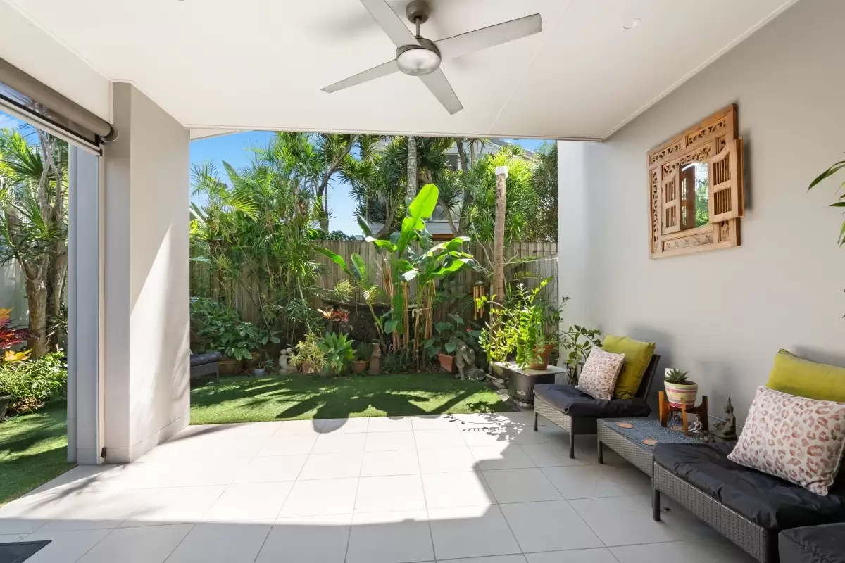 2/23 Hawaii Avenue, Palm Beach Sold by  - image 1