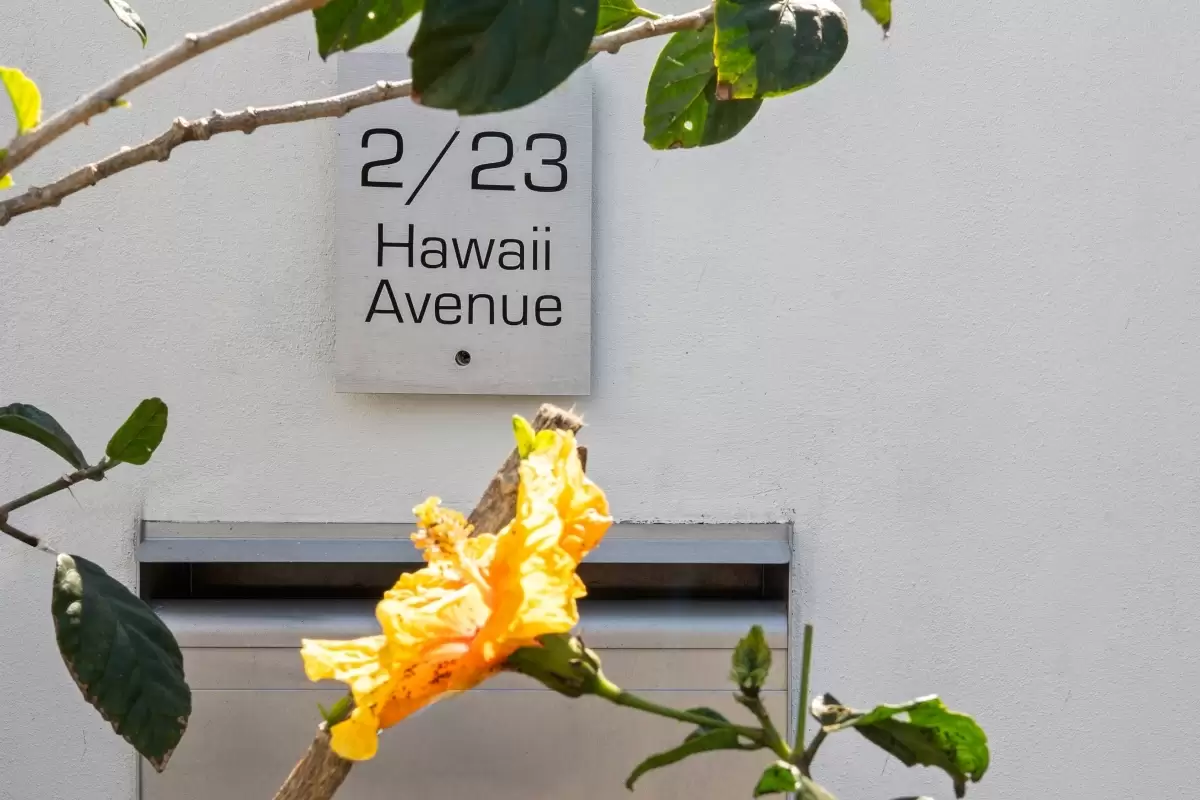 2/23 Hawaii Avenue, Palm Beach Sold by  - image 1