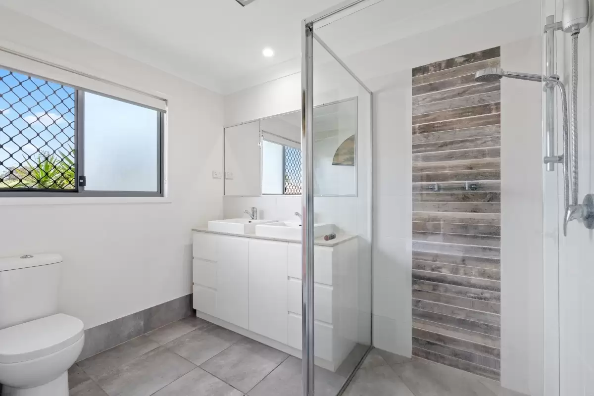 2/23 Hawaii Avenue, Palm Beach Sold by  - image 1
