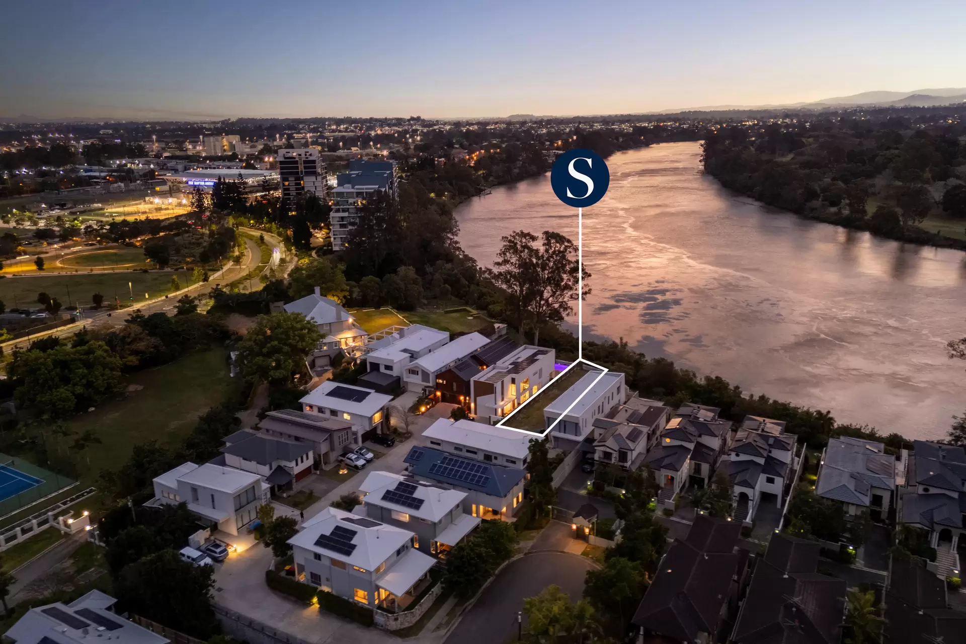 2/52 Paragon Street, Yeronga Sold by  - image 1