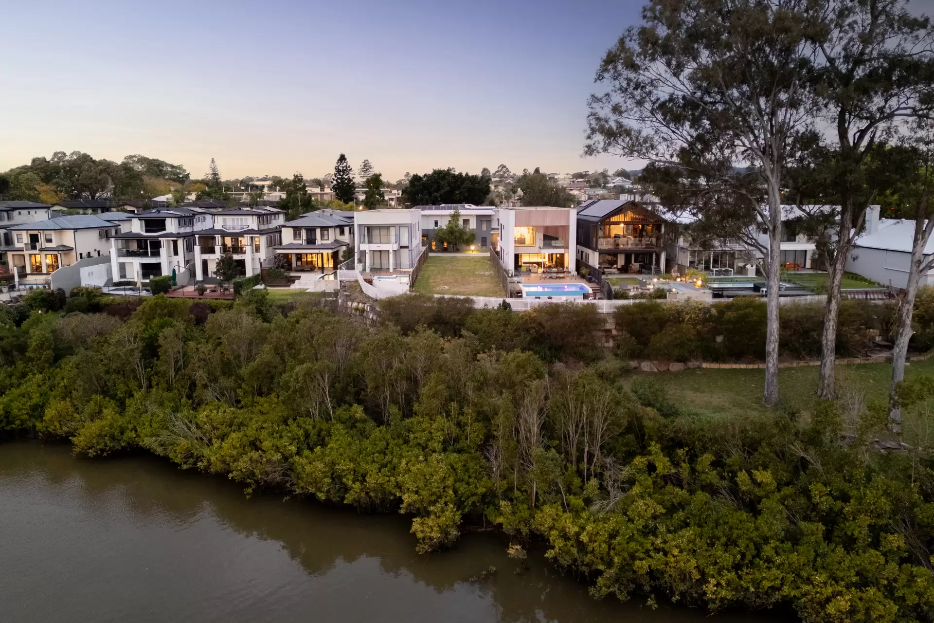 2/52 Paragon Street, Yeronga Sold by Queensland Sotheby's International Realty - image 1