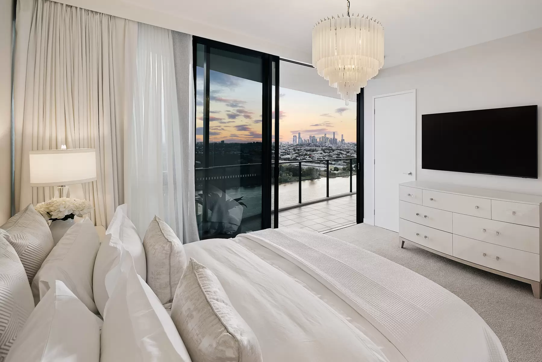11902/7 Wharf Street, Hamilton Sold by Queensland Sotheby's International Realty - image 1
