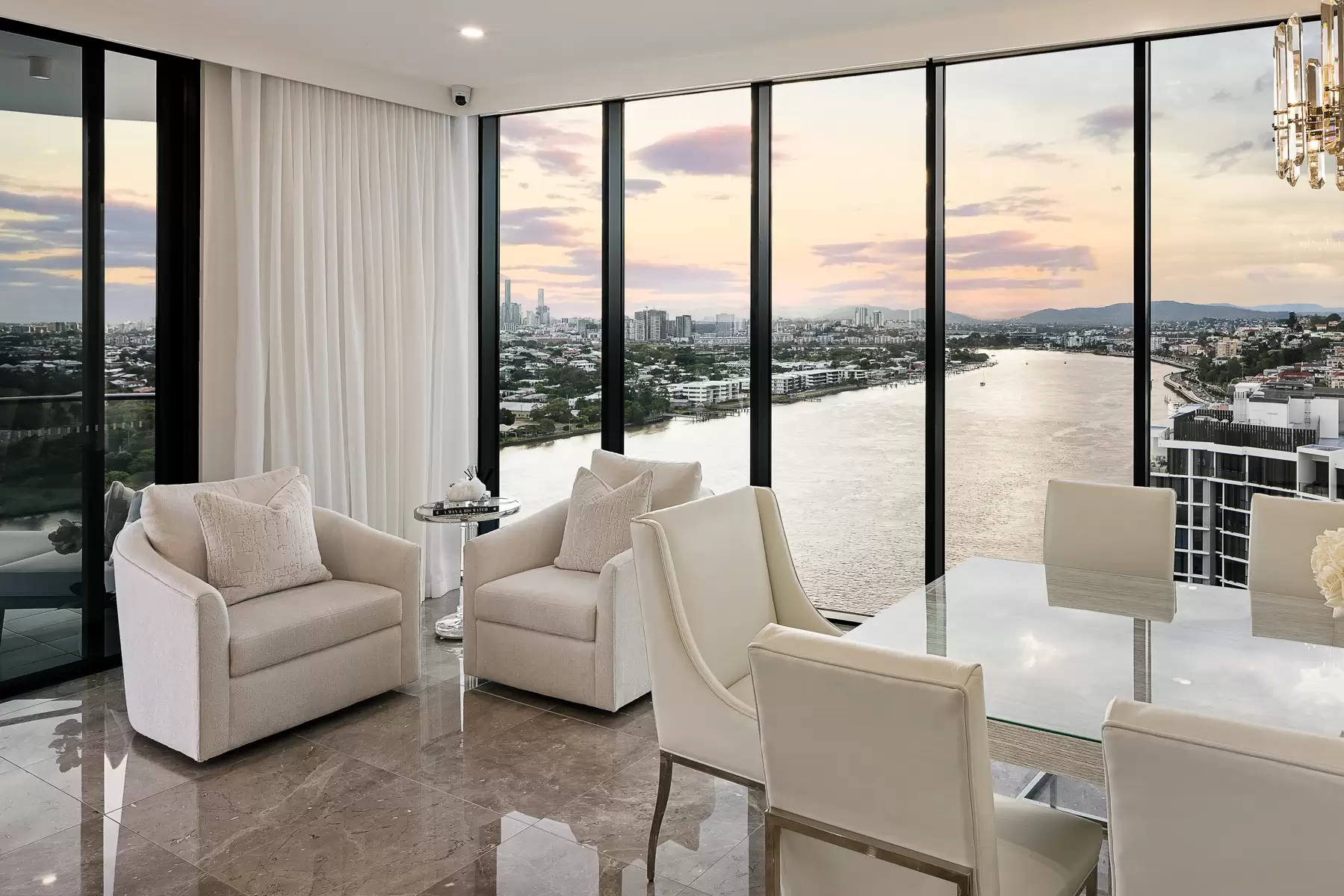 11902/7 Wharf Street, Hamilton Sold by Queensland Sotheby's International Realty - image 1