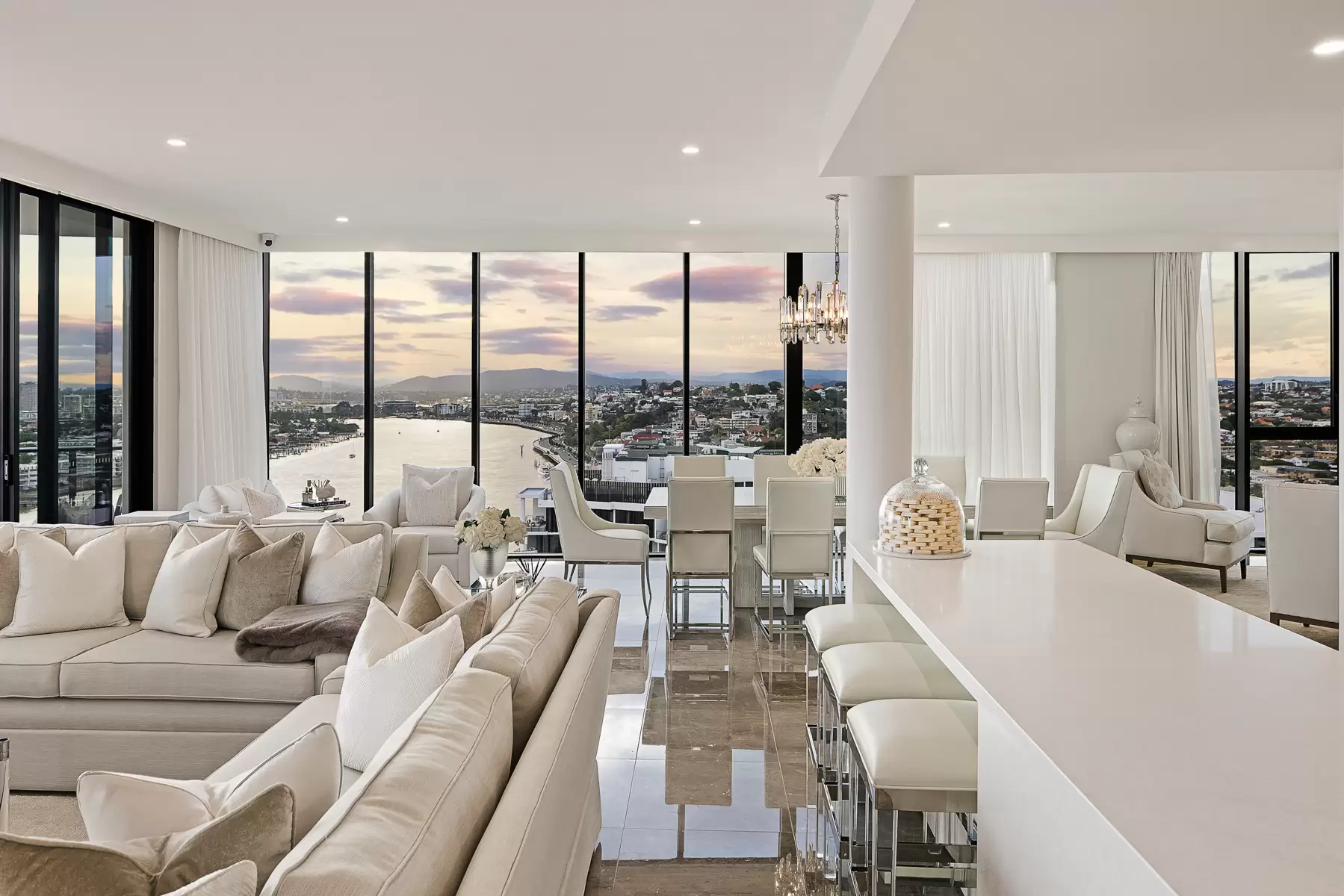 11902/7 Wharf Street, Hamilton Sold by Queensland Sotheby's International Realty - image 1