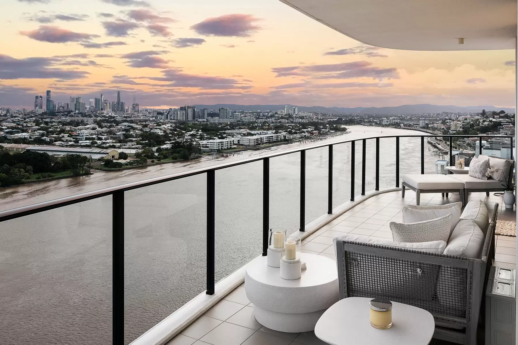 11902/7 Wharf Street, Hamilton Sold by Queensland Sotheby's International Realty - image 1
