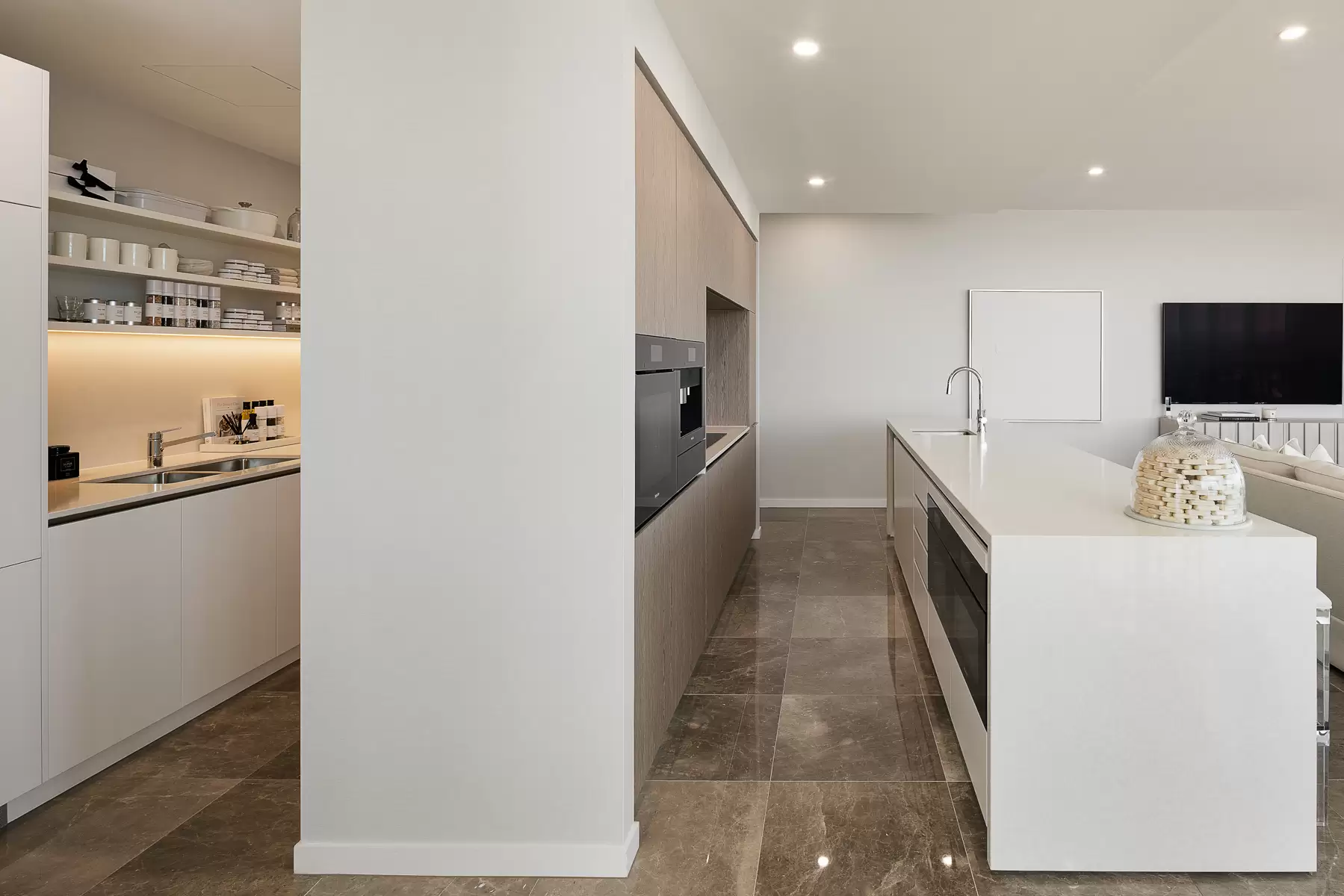 11902/7 Wharf Street, Hamilton Sold by Queensland Sotheby's International Realty - image 1