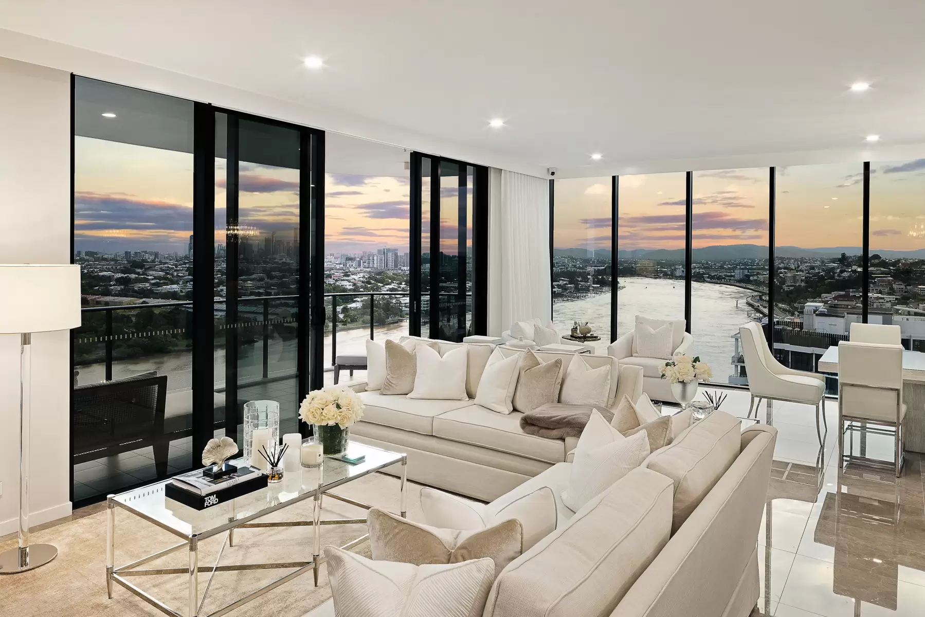 11902/7 Wharf Street, Hamilton Sold by Queensland Sotheby's International Realty - image 1