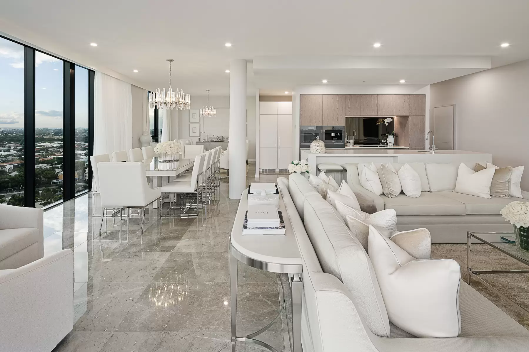 11902/7 Wharf Street, Hamilton Sold by Queensland Sotheby's International Realty - image 1