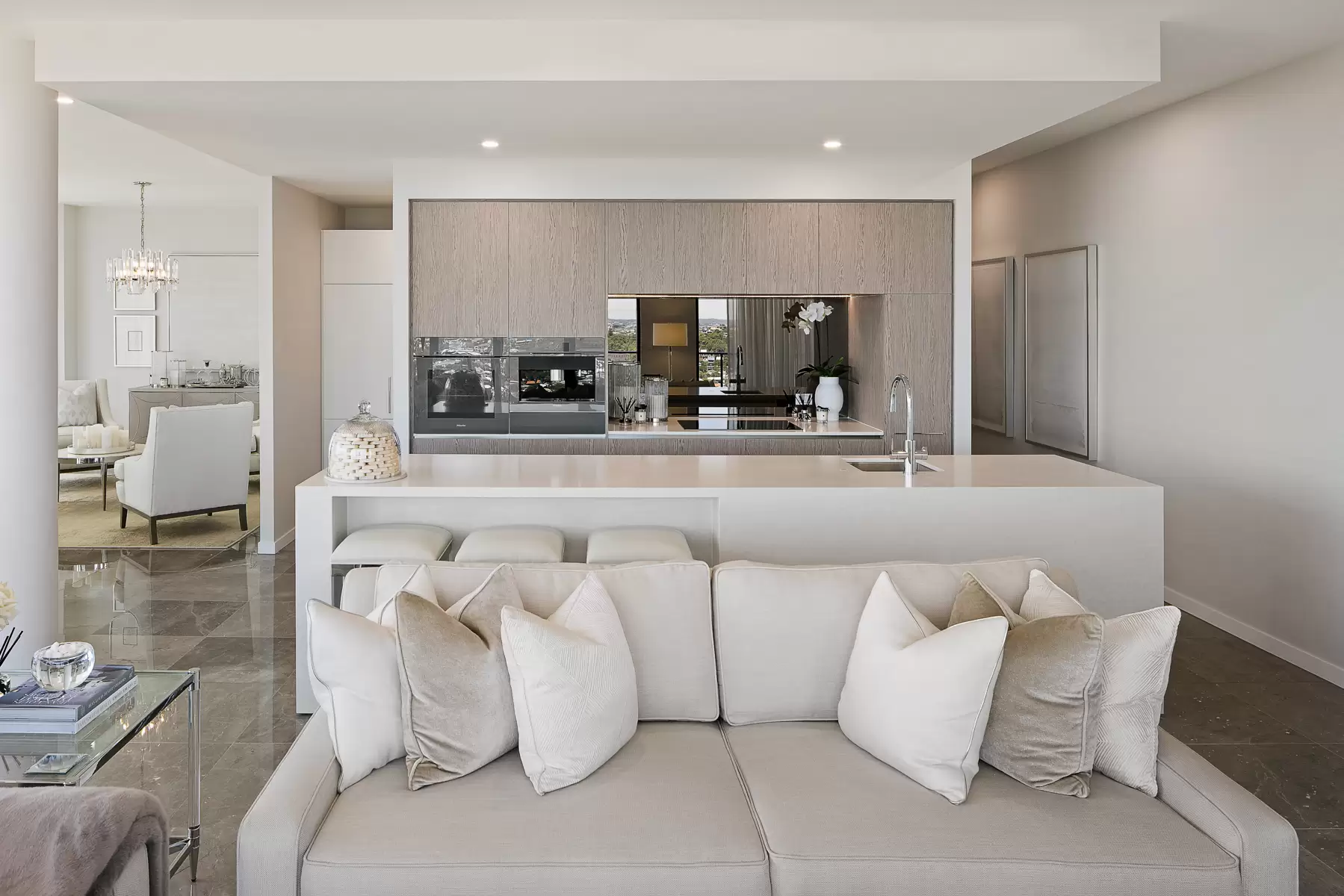 11902/7 Wharf Street, Hamilton Sold by Queensland Sotheby's International Realty - image 1