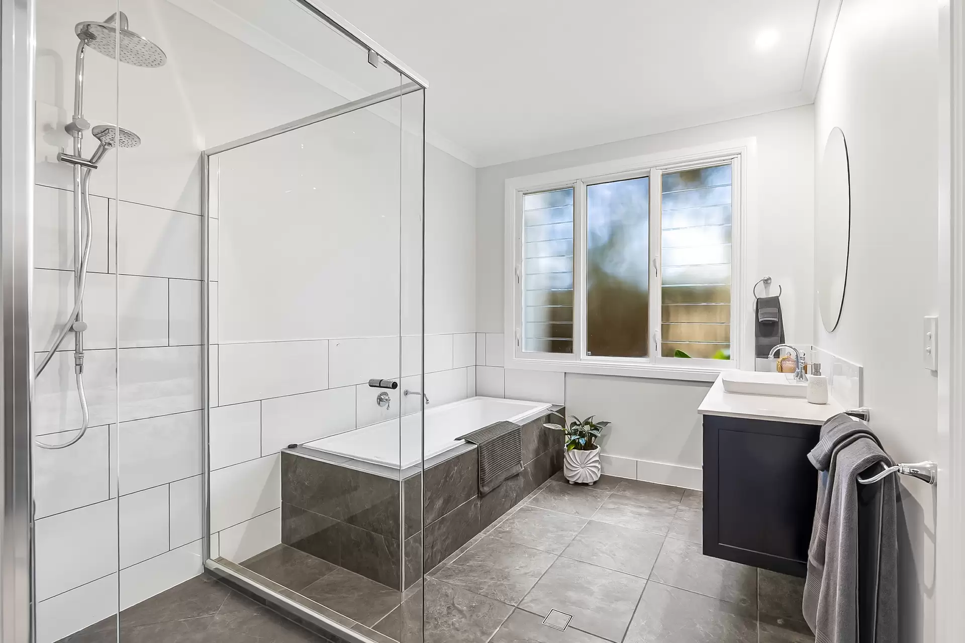 15 Kingsview Drive, Flaxton Sold by Queensland Sotheby's International Realty - image 1