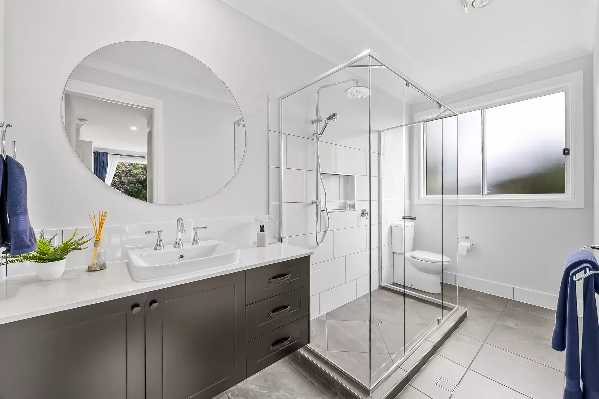 15 Kingsview Drive, Flaxton Sold by Queensland Sotheby's International Realty - image 1