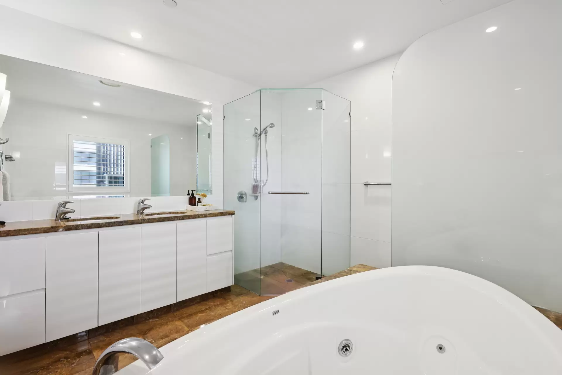 20/11 Peak Avenue, Main Beach Sold by Queensland Sotheby's International Realty - image 1