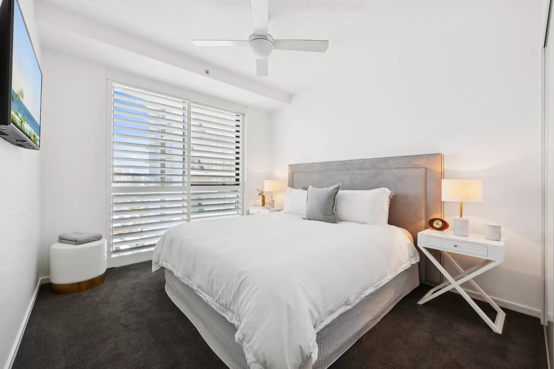 20/11 Peak Avenue, Main Beach Sold by Queensland Sotheby's International Realty - image 1