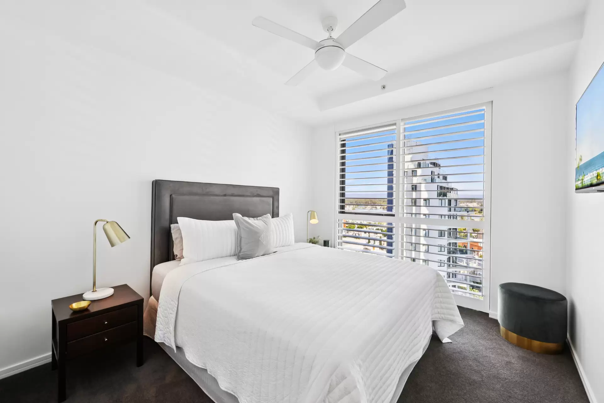 20/11 Peak Avenue, Main Beach Sold by Queensland Sotheby's International Realty - image 1