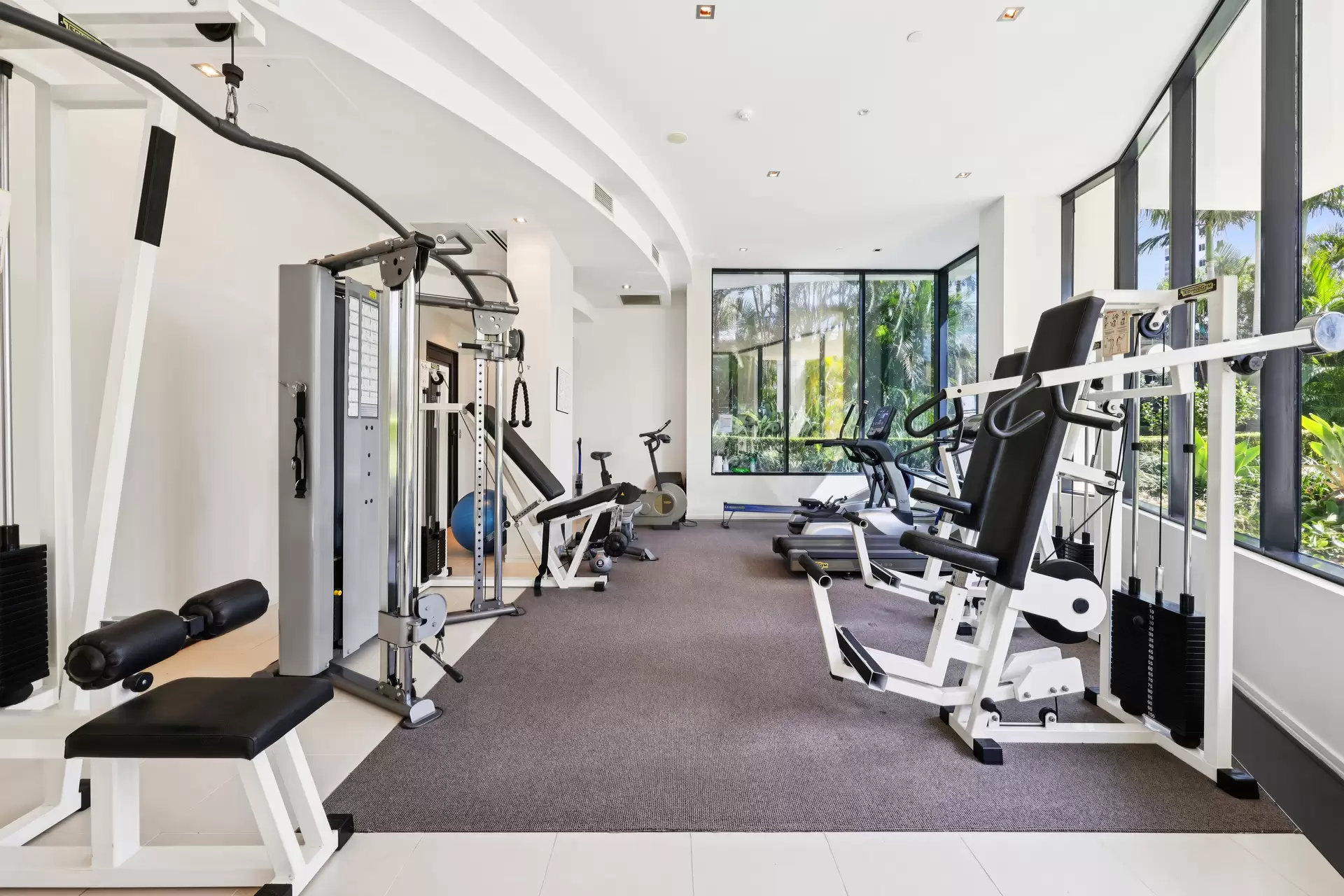 20/11 Peak Avenue, Main Beach Sold by Queensland Sotheby's International Realty - image 1