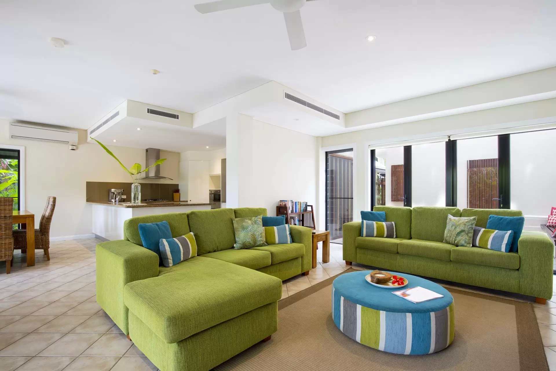 7/11-17 St Crispins Avenue, Port Douglas Sold by Queensland Sotheby's International Realty - image 1