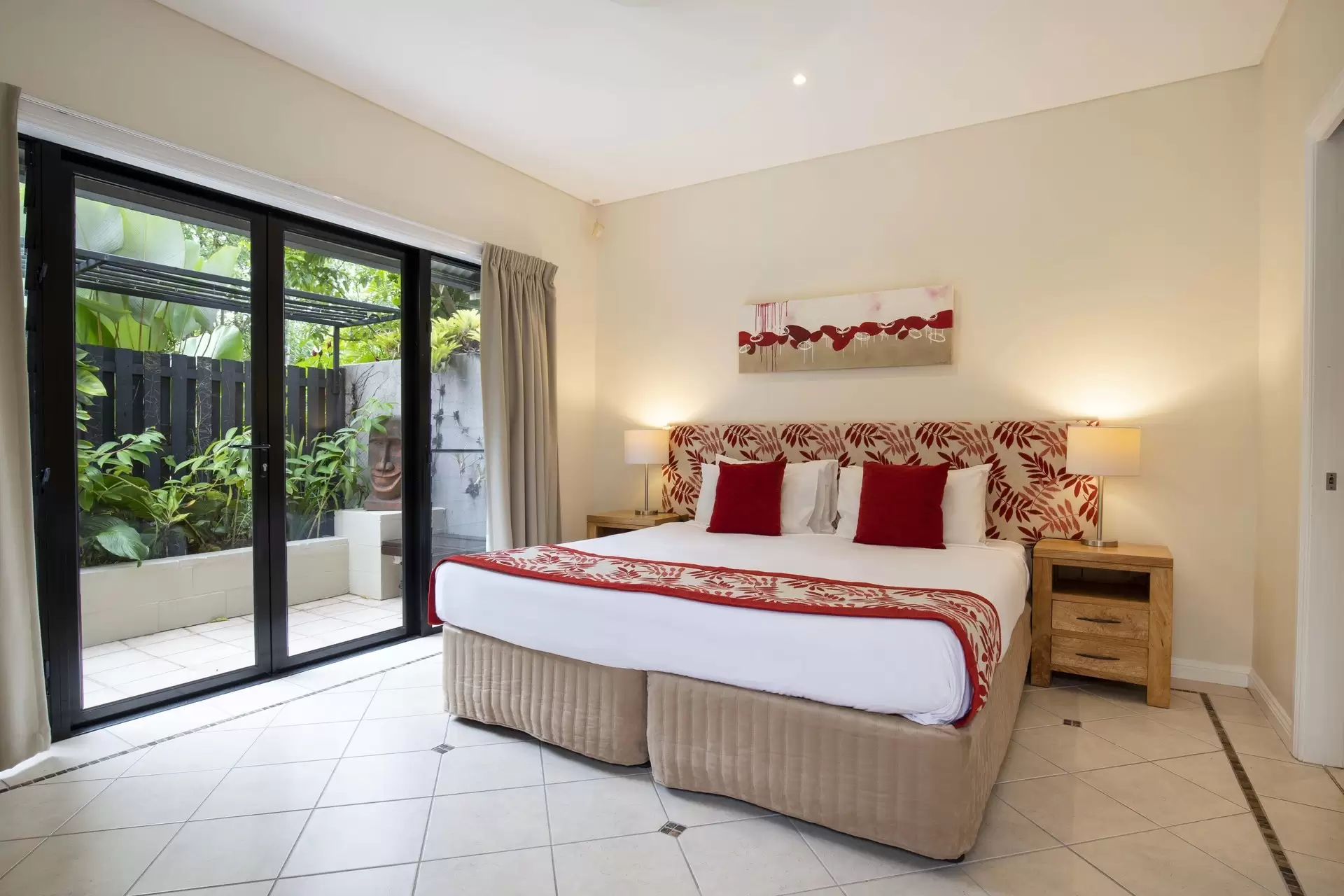 7/11-17 St Crispins Avenue, Port Douglas Sold by Queensland Sotheby's International Realty - image 1
