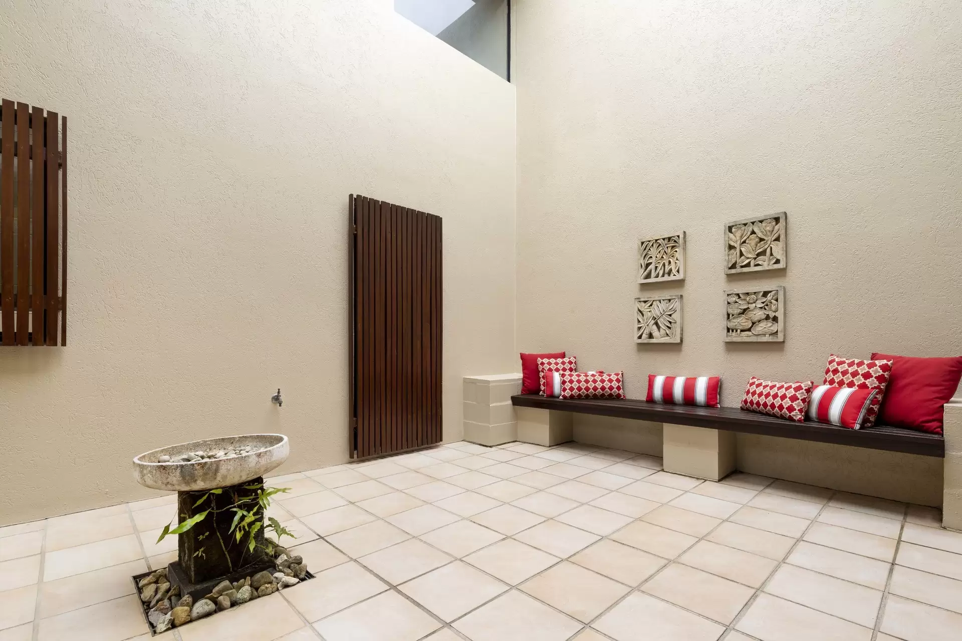 7/11-17 St Crispins Avenue, Port Douglas Sold by Queensland Sotheby's International Realty - image 1
