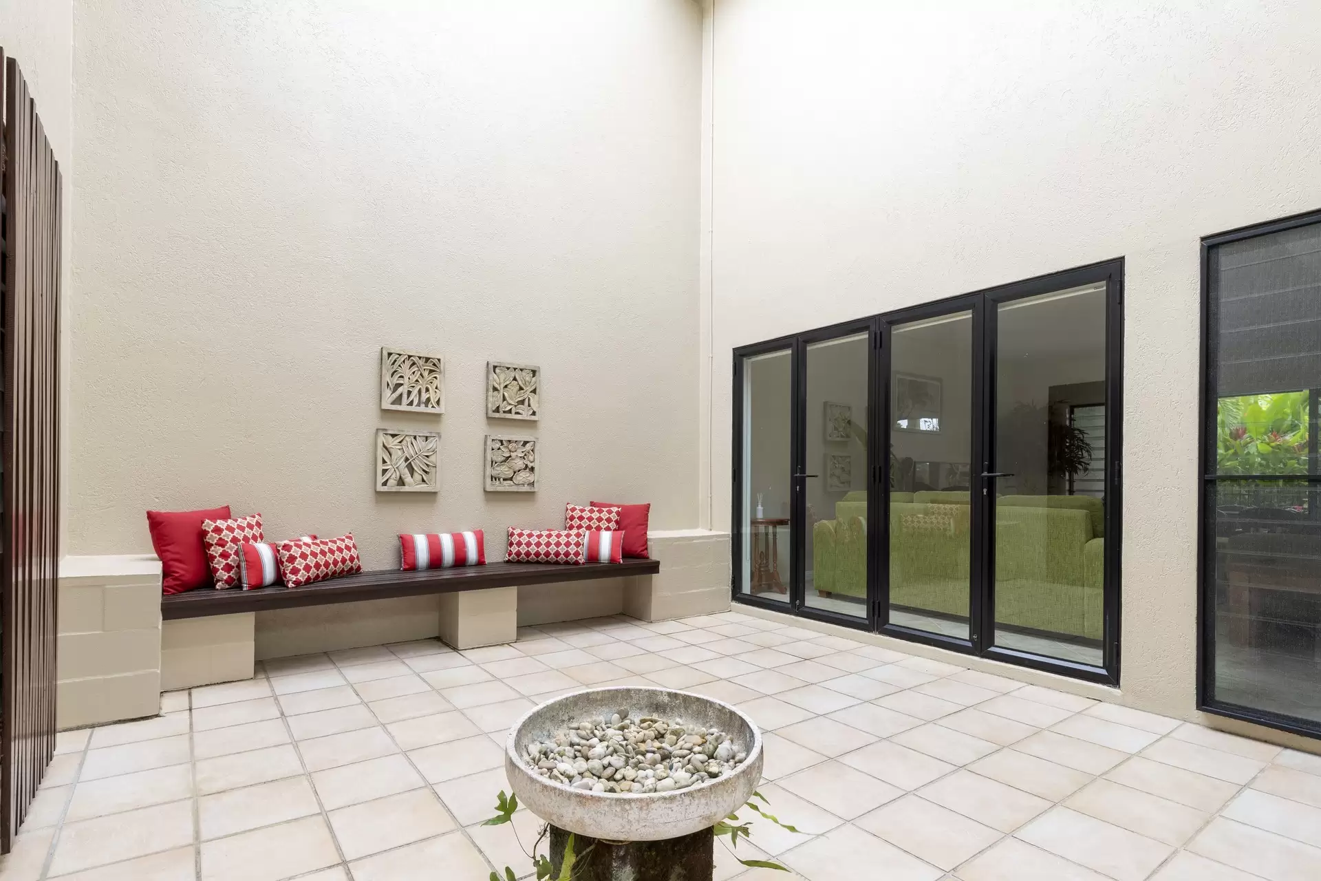 7/11-17 St Crispins Avenue, Port Douglas Sold by Queensland Sotheby's International Realty - image 1