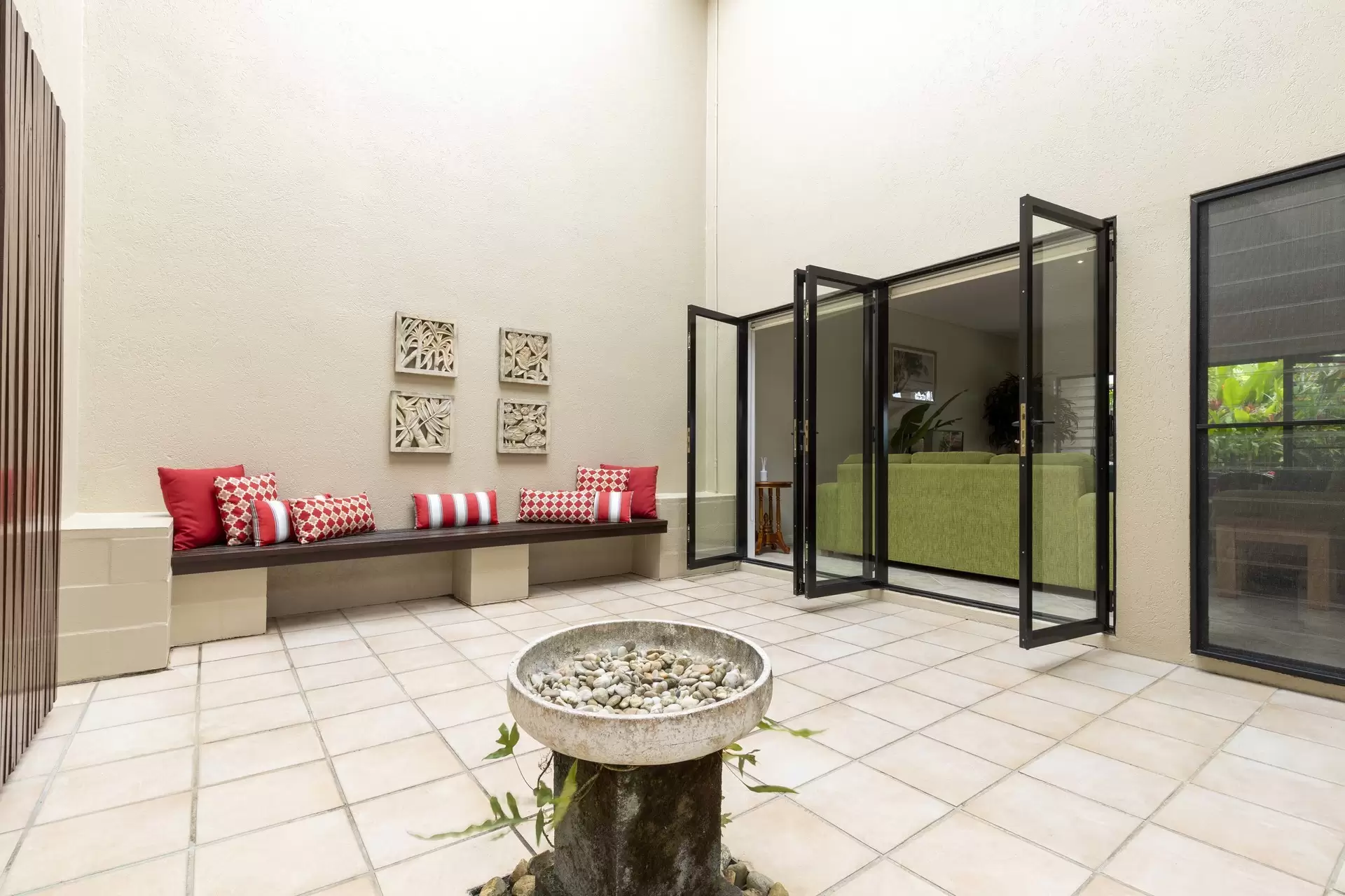 7/11-17 St Crispins Avenue, Port Douglas Sold by Queensland Sotheby's International Realty - image 1