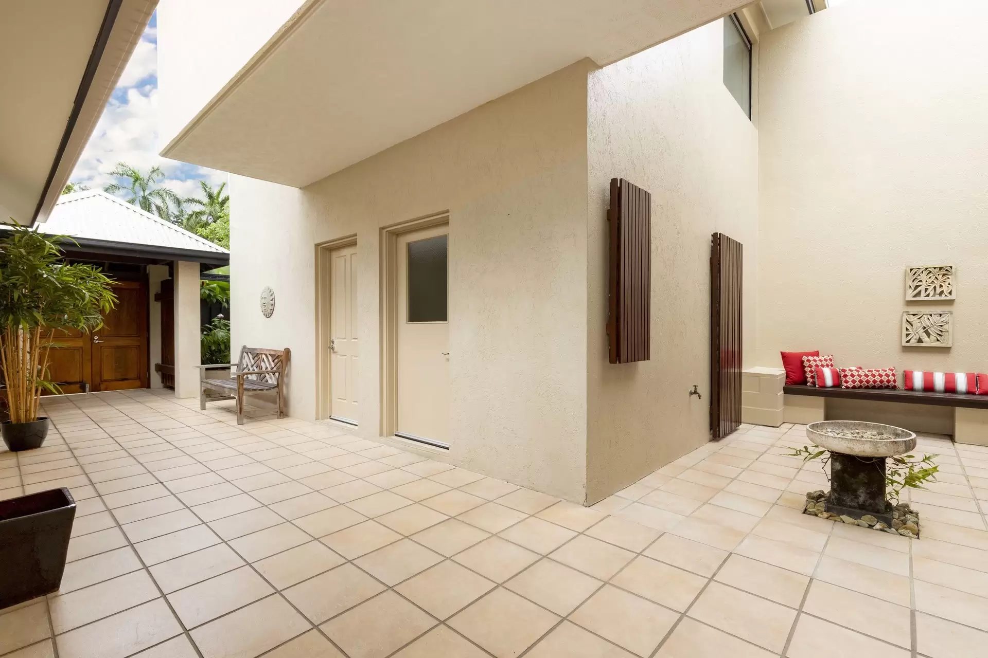 7/11-17 St Crispins Avenue, Port Douglas Sold by Queensland Sotheby's International Realty - image 1