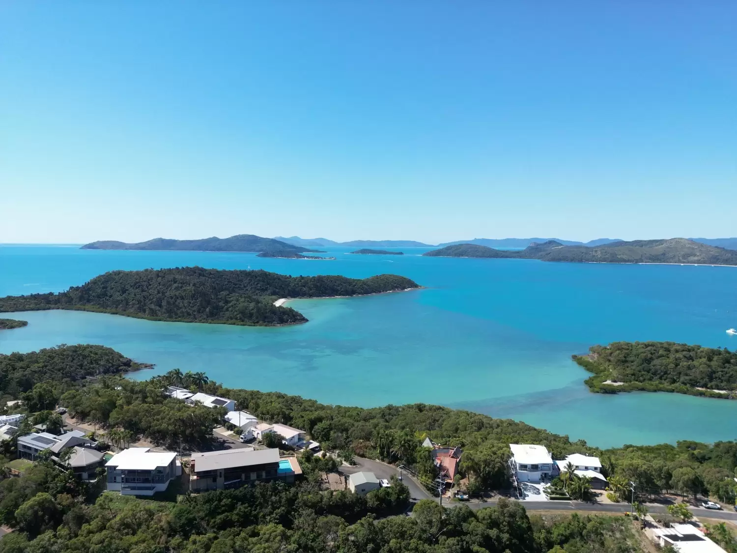 4 Neerim Crescent, Shute Harbour Sold by Queensland Sotheby's International Realty - image 1