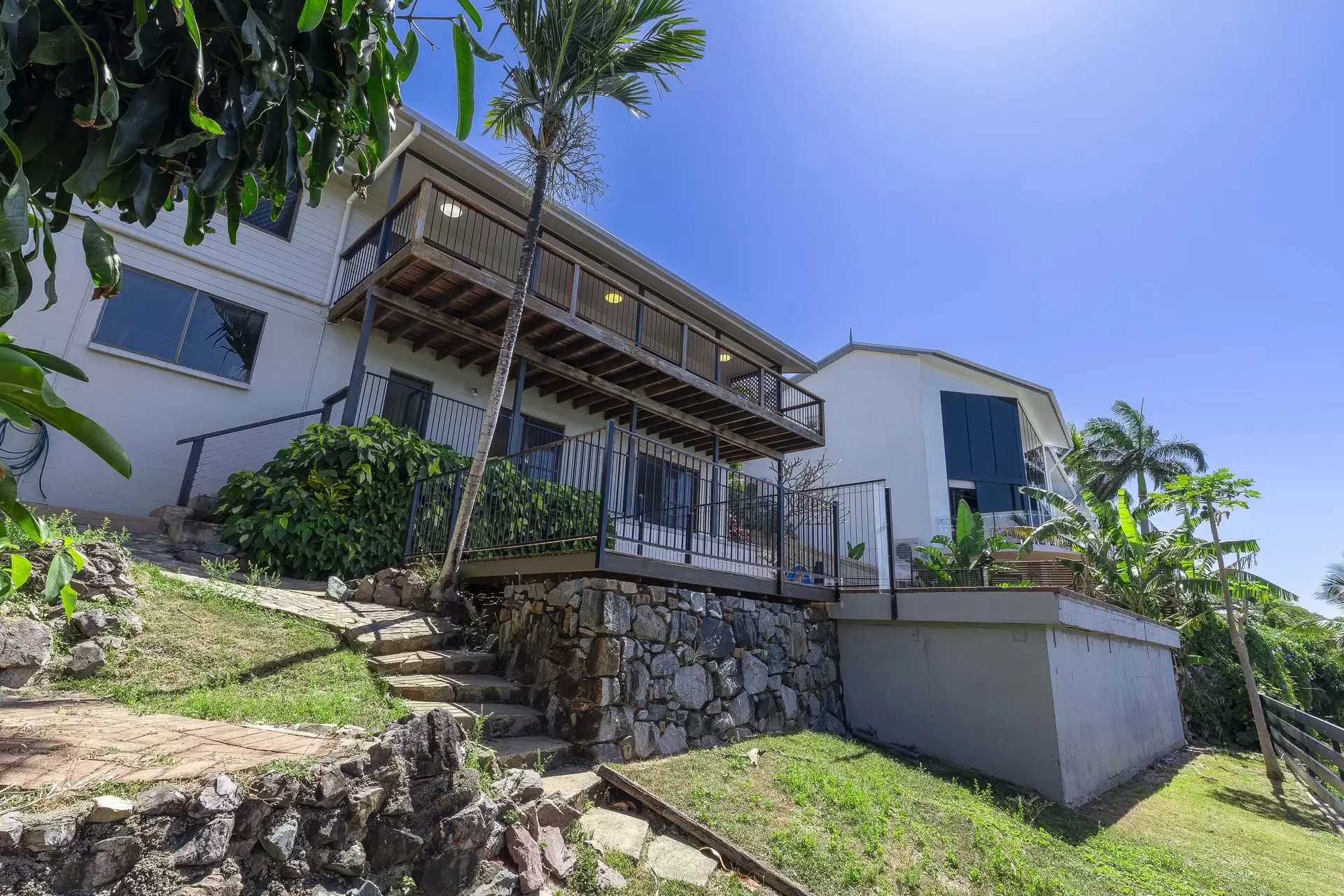 4 Neerim Crescent, Shute Harbour Sold by Queensland Sotheby's International Realty - image 1