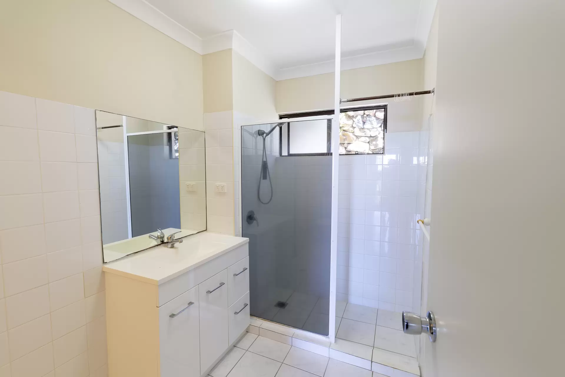 4 Neerim Crescent, Shute Harbour Sold by Queensland Sotheby's International Realty - image 1