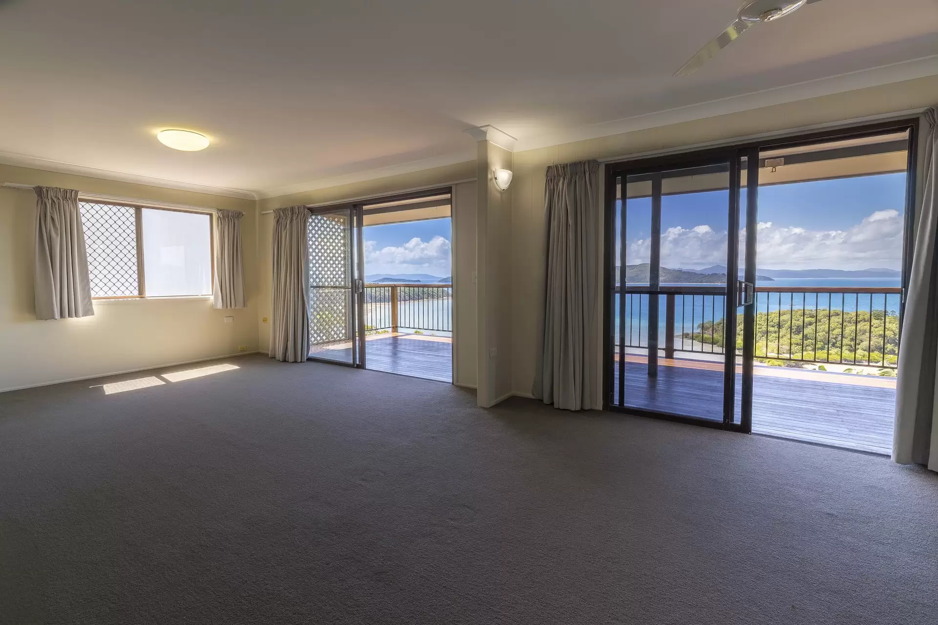 4 Neerim Crescent, Shute Harbour Sold by Queensland Sotheby's International Realty - image 1