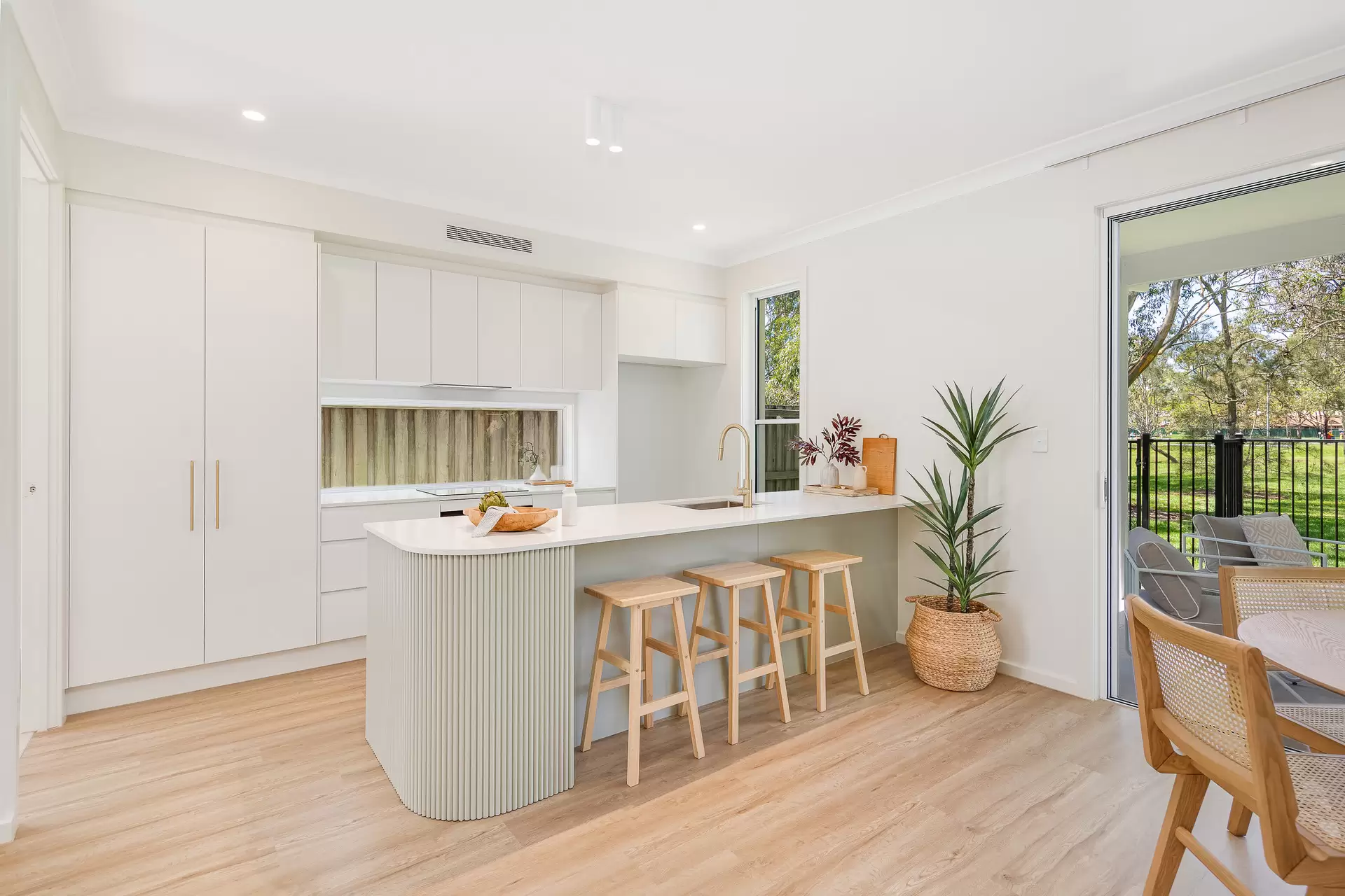 1/69 Queen Street, Cleveland Sold by Queensland Sotheby's International Realty - image 1