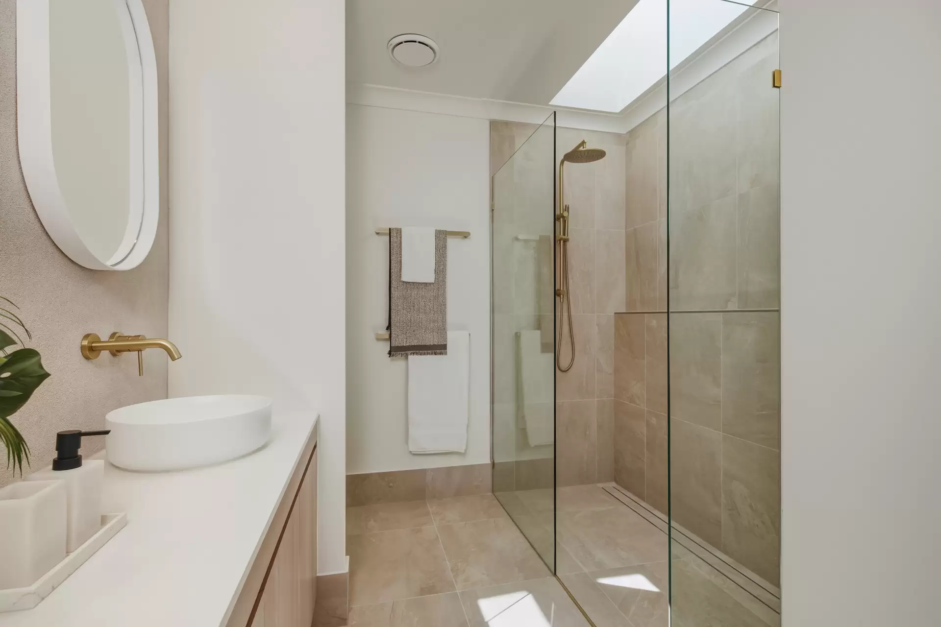 1/69 Queen Street, Cleveland Sold by Queensland Sotheby's International Realty - image 1