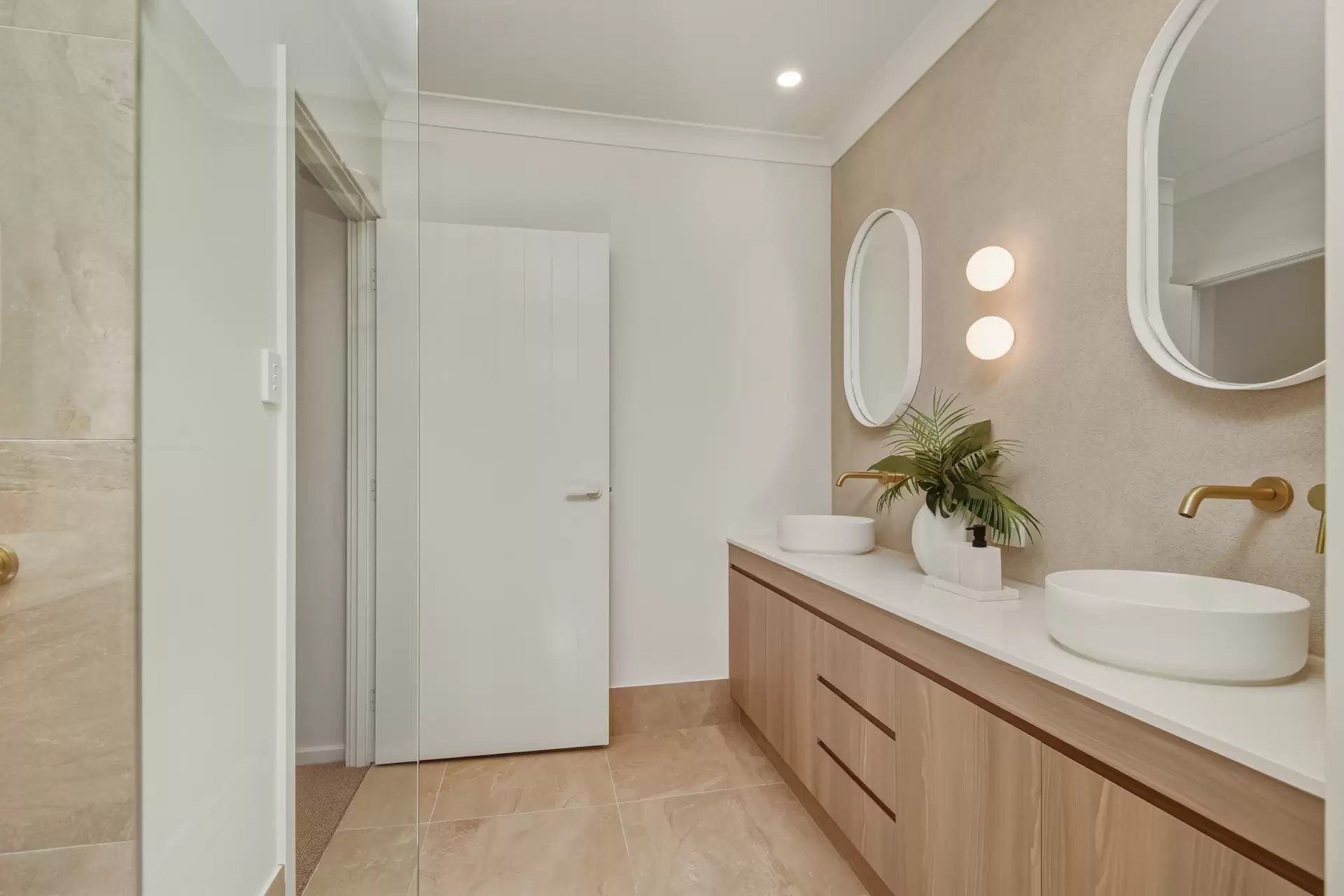1/69 Queen Street, Cleveland Sold by Queensland Sotheby's International Realty - image 1