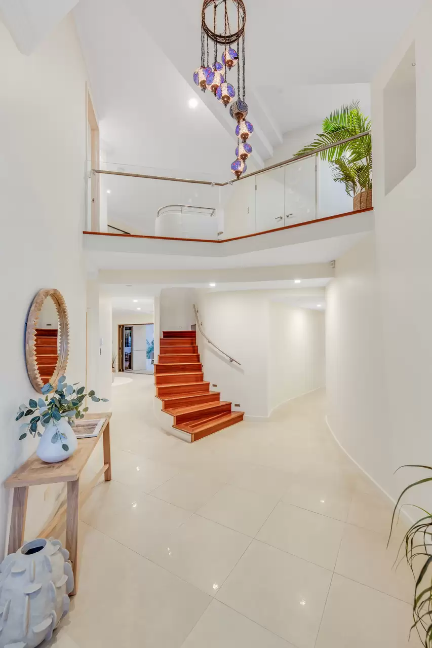 11 Caravel Court, Raby Bay Sold by Queensland Sotheby's International Realty - image 1