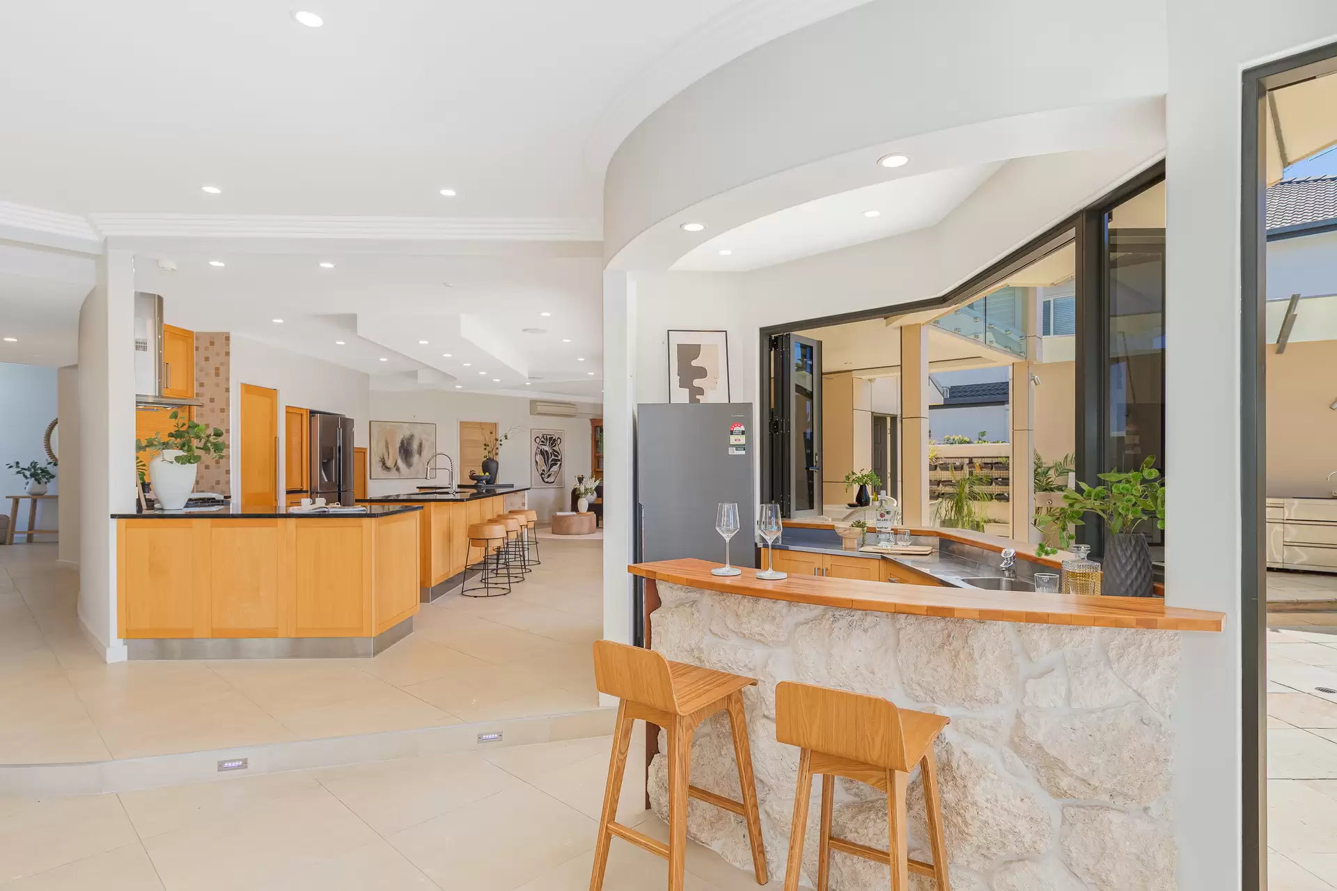 11 Caravel Court, Raby Bay Sold by Queensland Sotheby's International Realty - image 1