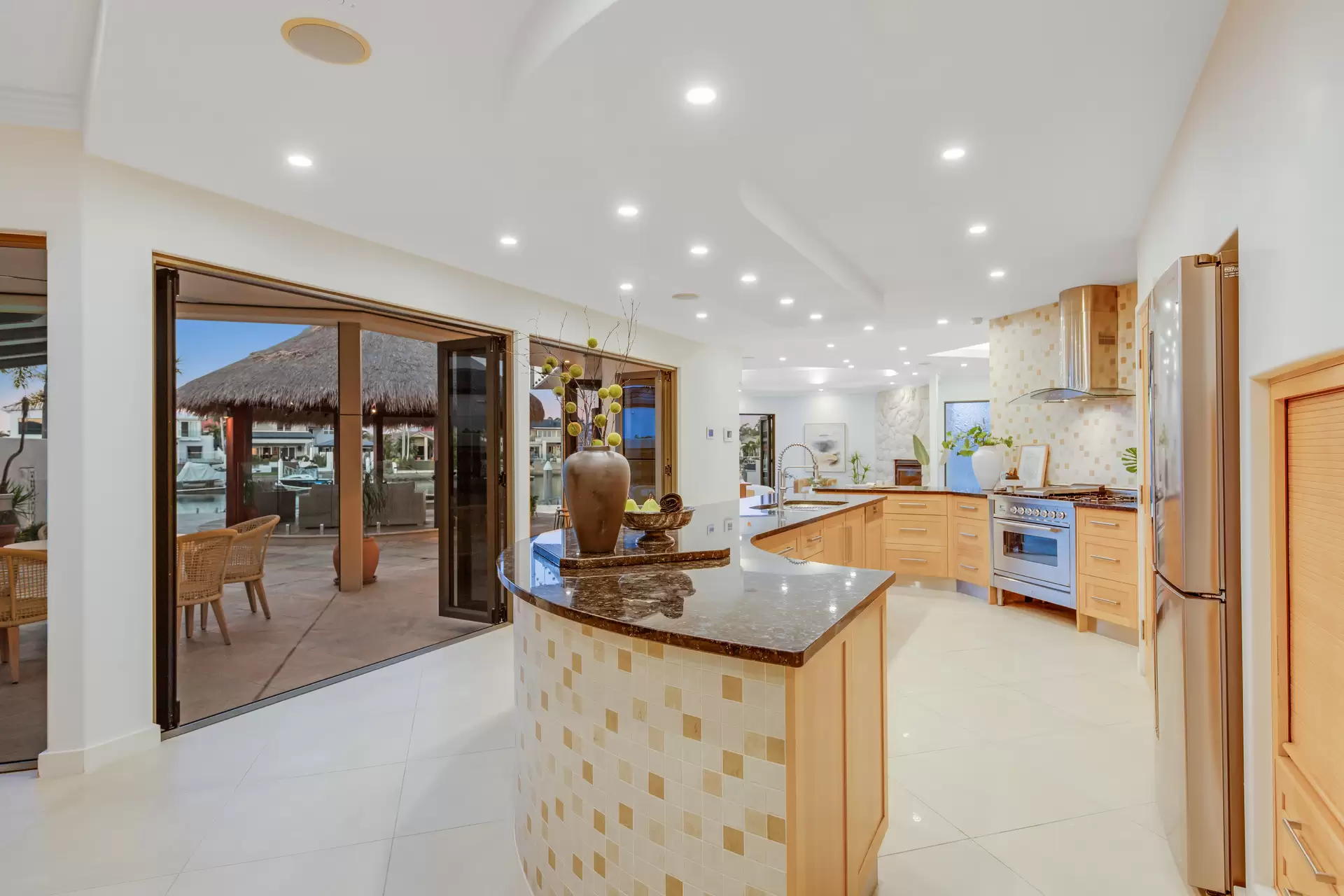 11 Caravel Court, Raby Bay Sold by Queensland Sotheby's International Realty - image 1