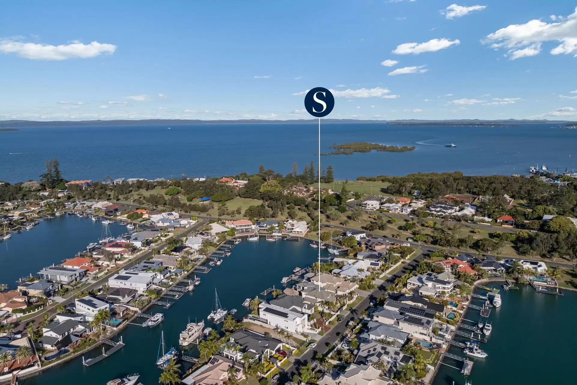 11 Caravel Court, Raby Bay Sold by Queensland Sotheby's International Realty - image 1