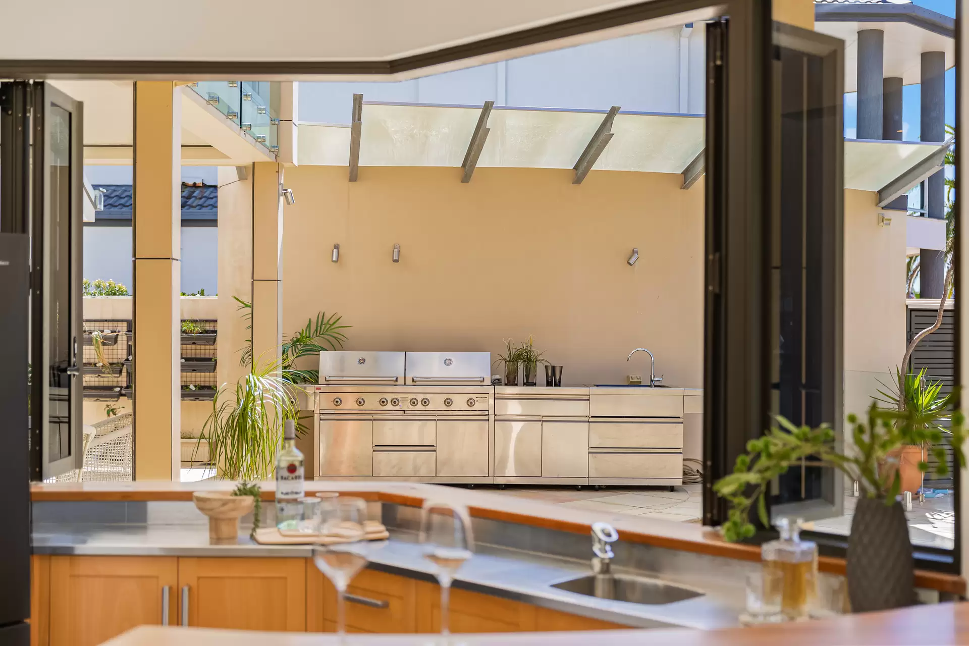 11 Caravel Court, Raby Bay Sold by Queensland Sotheby's International Realty - image 1