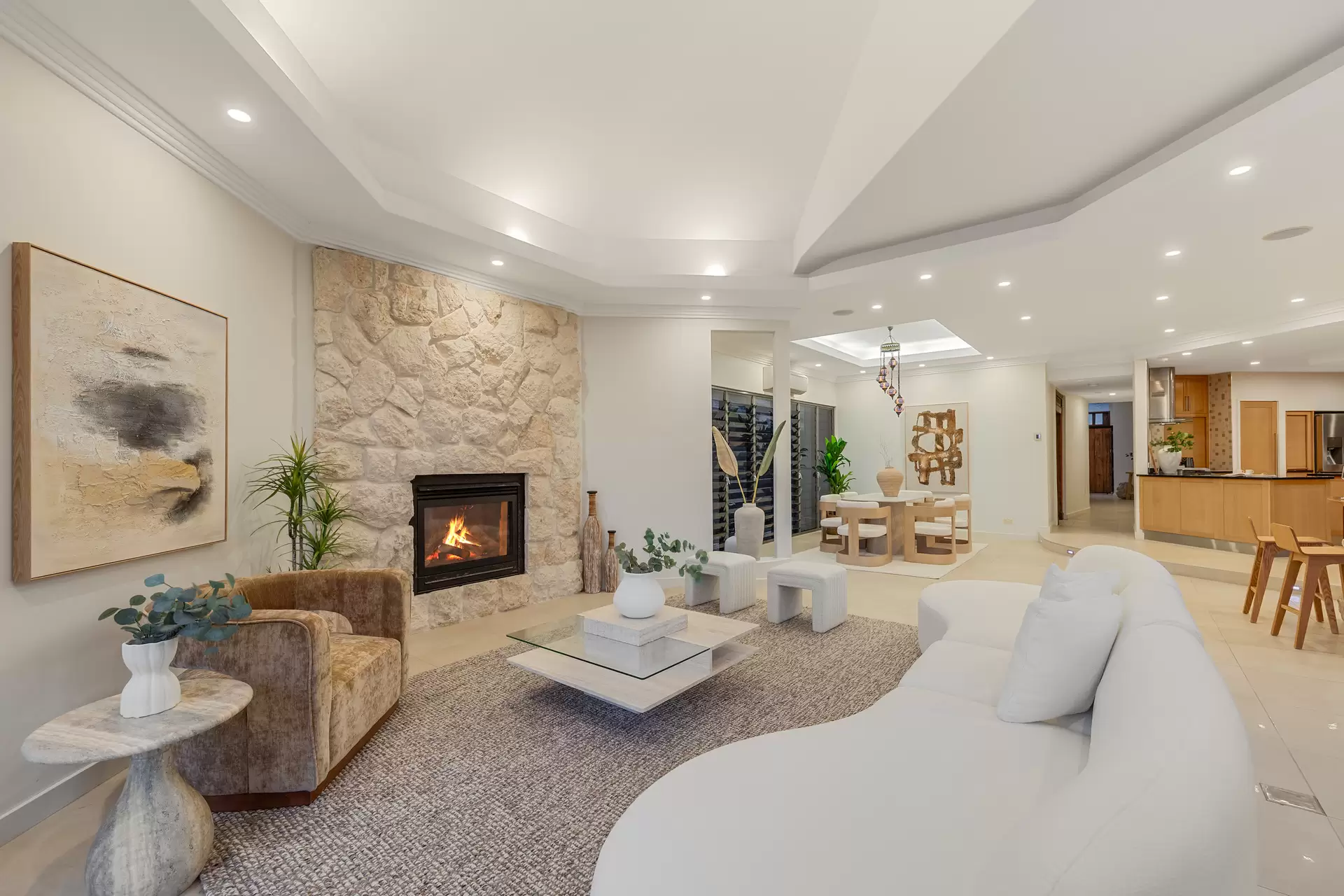 11 Caravel Court, Raby Bay Sold by Queensland Sotheby's International Realty - image 1