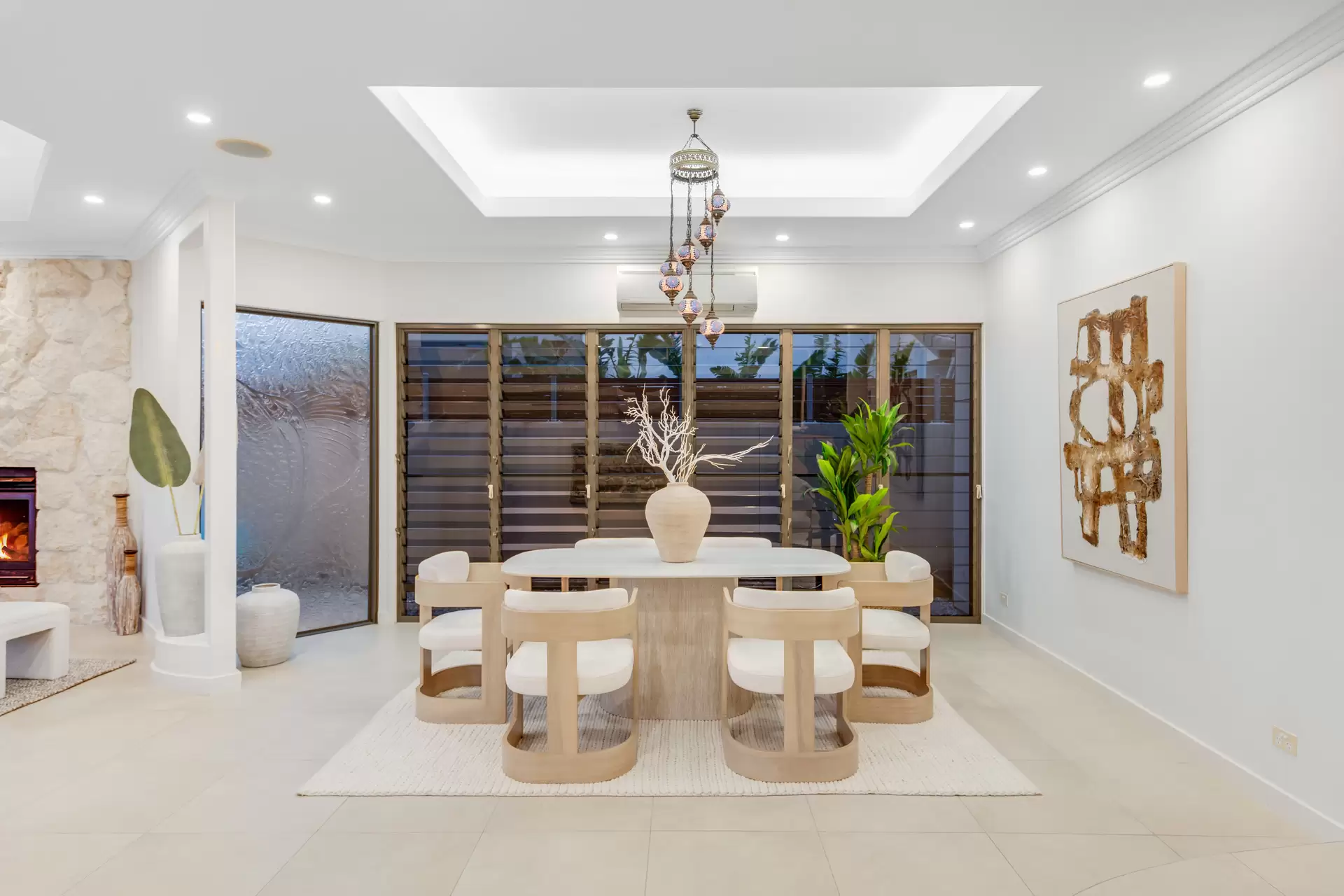 11 Caravel Court, Raby Bay Sold by Queensland Sotheby's International Realty - image 1