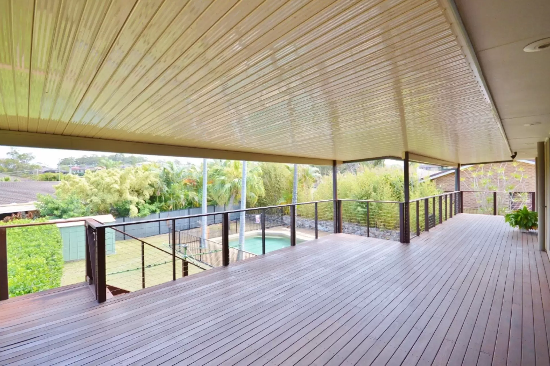 6 Bixa Street, Southport Sold by Queensland Sotheby's International Realty - image 1
