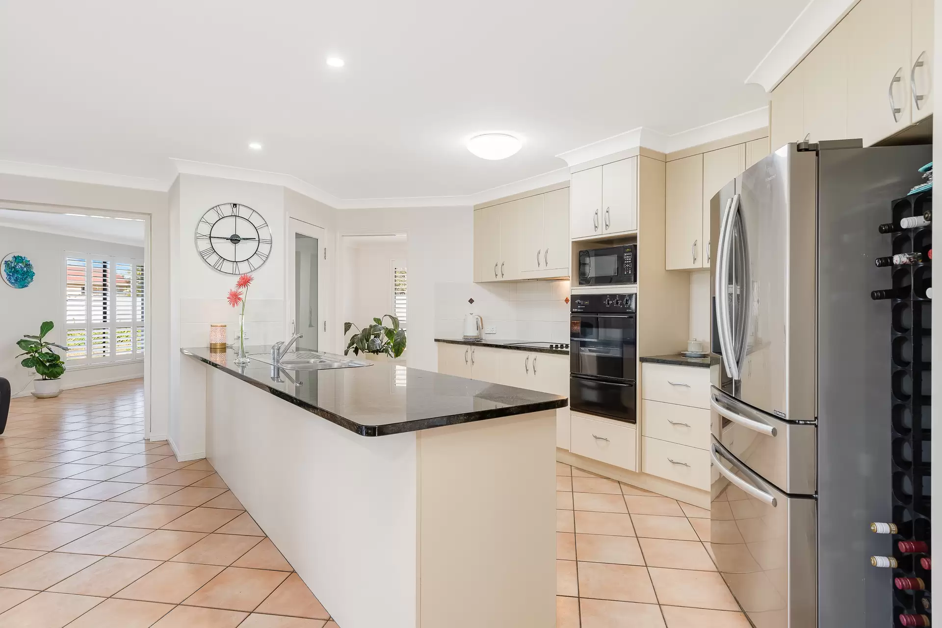 17 Raby Bay Boulevard, Raby Bay Sold by Queensland Sotheby's International Realty - image 1