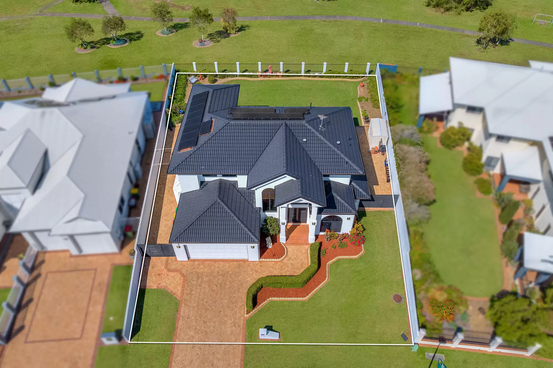 17 Raby Bay Boulevard, Raby Bay Sold by  - image 1