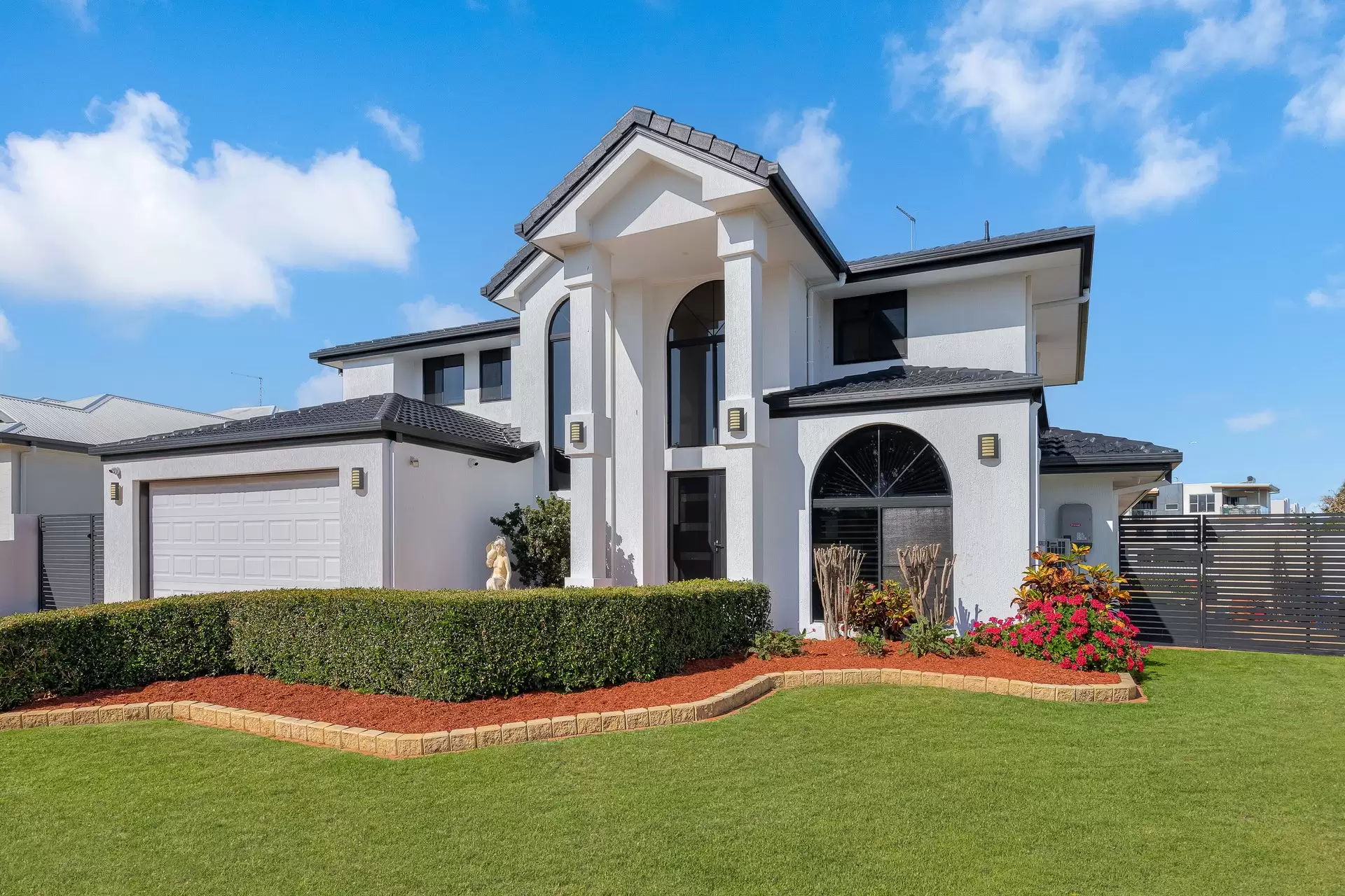 17 Raby Bay Boulevard, Raby Bay Sold by Queensland Sotheby's International Realty - image 1