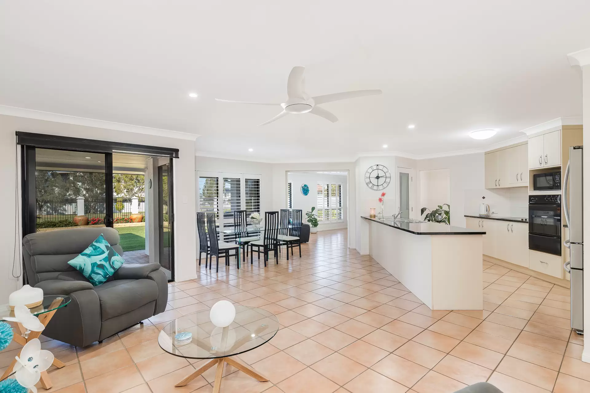 17 Raby Bay Boulevard, Raby Bay Sold by Queensland Sotheby's International Realty - image 1
