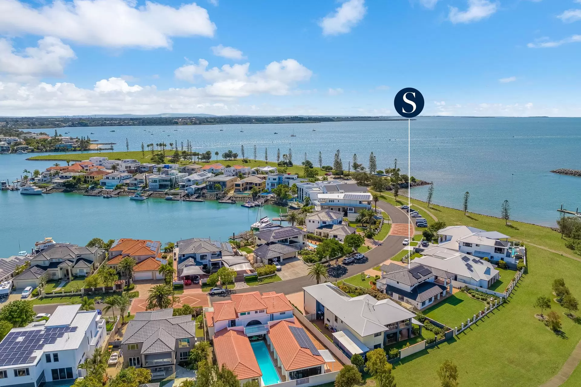 17 Raby Bay Boulevard, Raby Bay Sold by Queensland Sotheby's International Realty - image 1