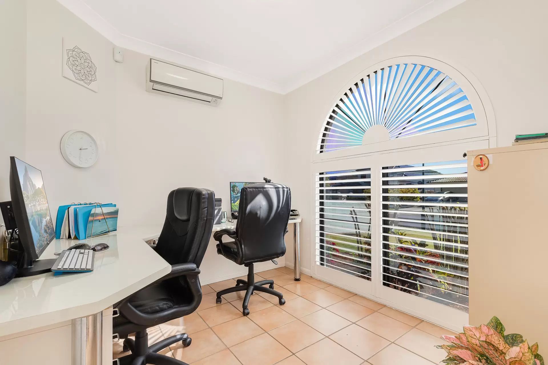 17 Raby Bay Boulevard, Raby Bay Sold by Queensland Sotheby's International Realty - image 1