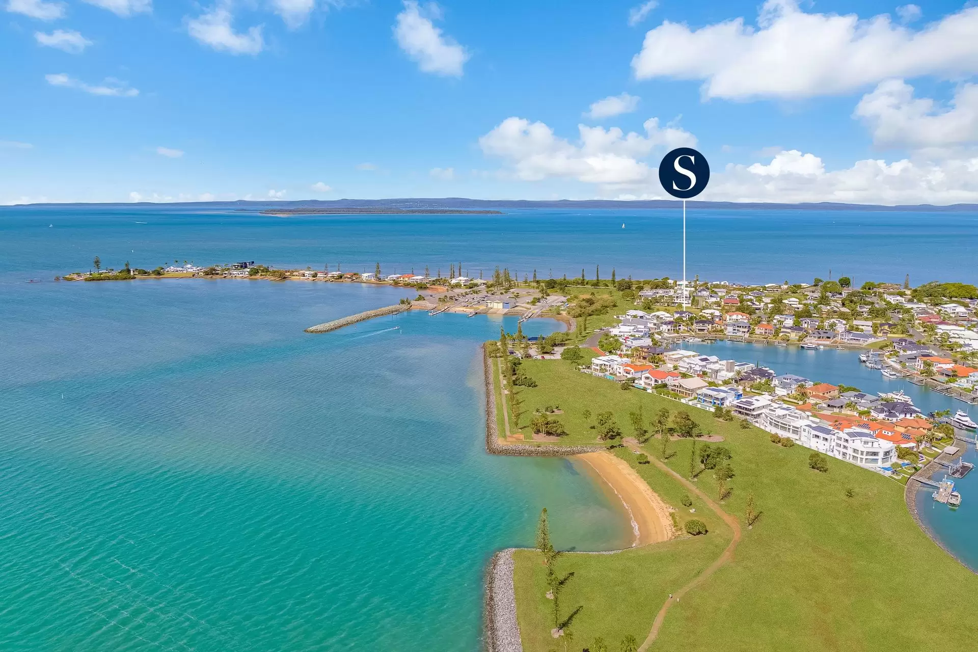 17 Raby Bay Boulevard, Raby Bay Sold by Queensland Sotheby's International Realty - image 1