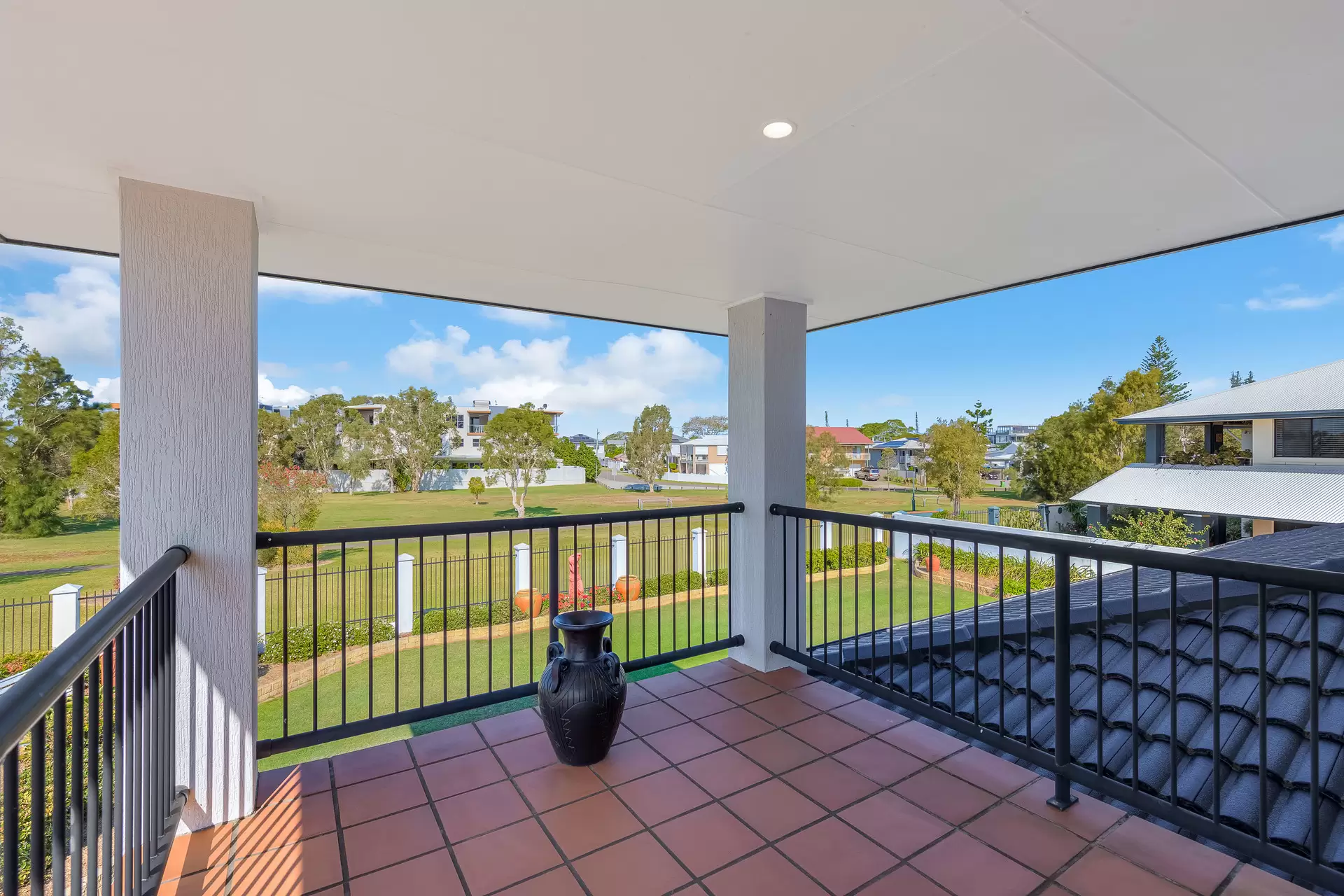 17 Raby Bay Boulevard, Raby Bay Sold by  - image 1