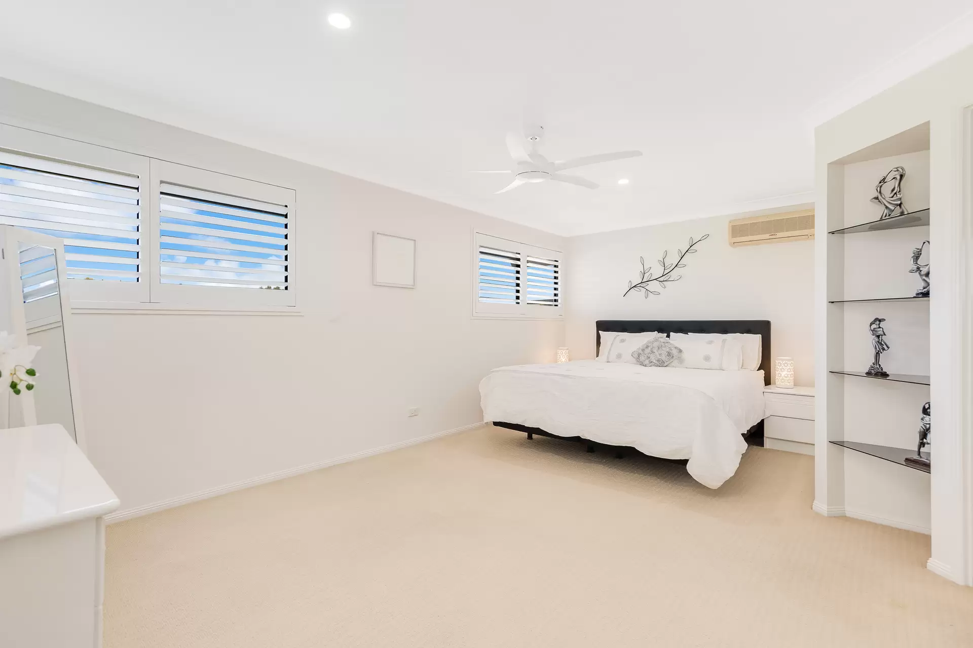 17 Raby Bay Boulevard, Raby Bay Sold by Queensland Sotheby's International Realty - image 1